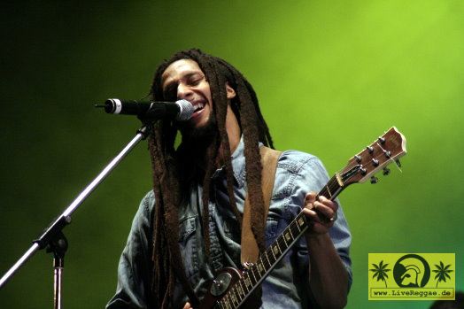 Julian Marley (Jam) with The Uprising Band 11. Chiemsee Reggae Festival, Übersee - Main Stage 21. August 2005 (1).jpg